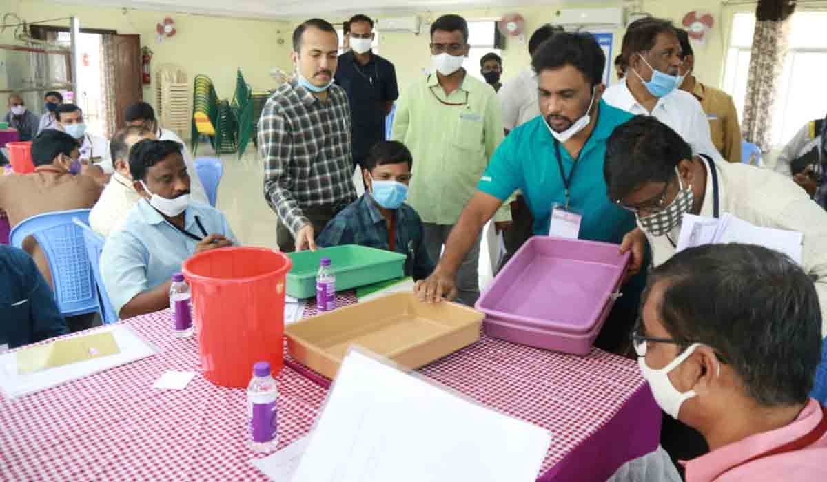 కొనసాగుతున్న ఉమ్మడి గోదావరి జిల్లాల గ్రాడ్యుయేట్ ఎమ్మెల్సీ ఎన్నికల ఓట్ల లెక్కింపు