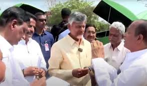 పారిశుద్ధ్య కార్మికుల‌తో సీఎం చంద్ర‌బాబు ముఖాముఖి